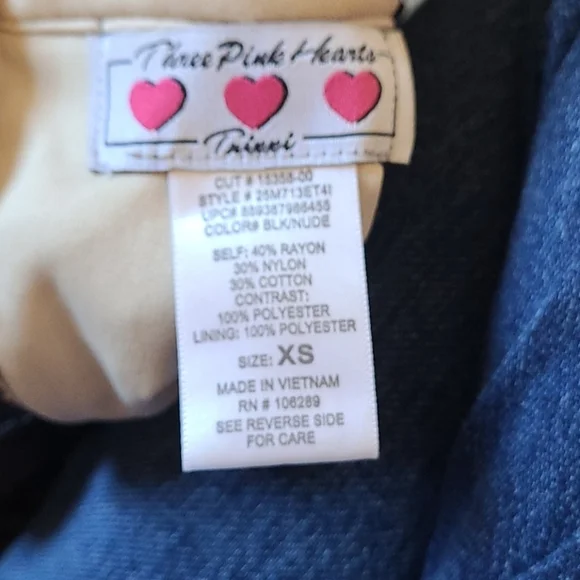 B22: Three Pink Hearts, women size xmall blk dress - Picture 5 of 5